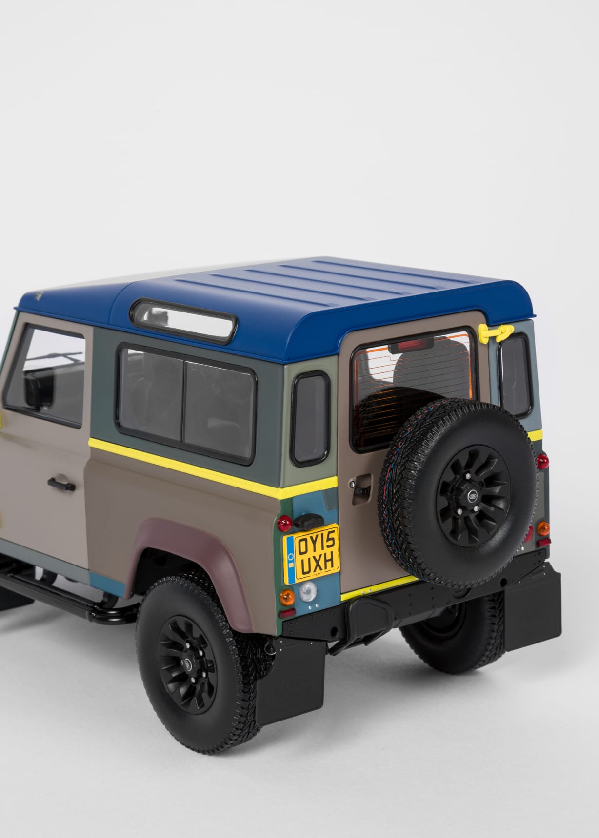 Paul Smith + Land Rover - Defender 90 1:18 Die Cast Metal