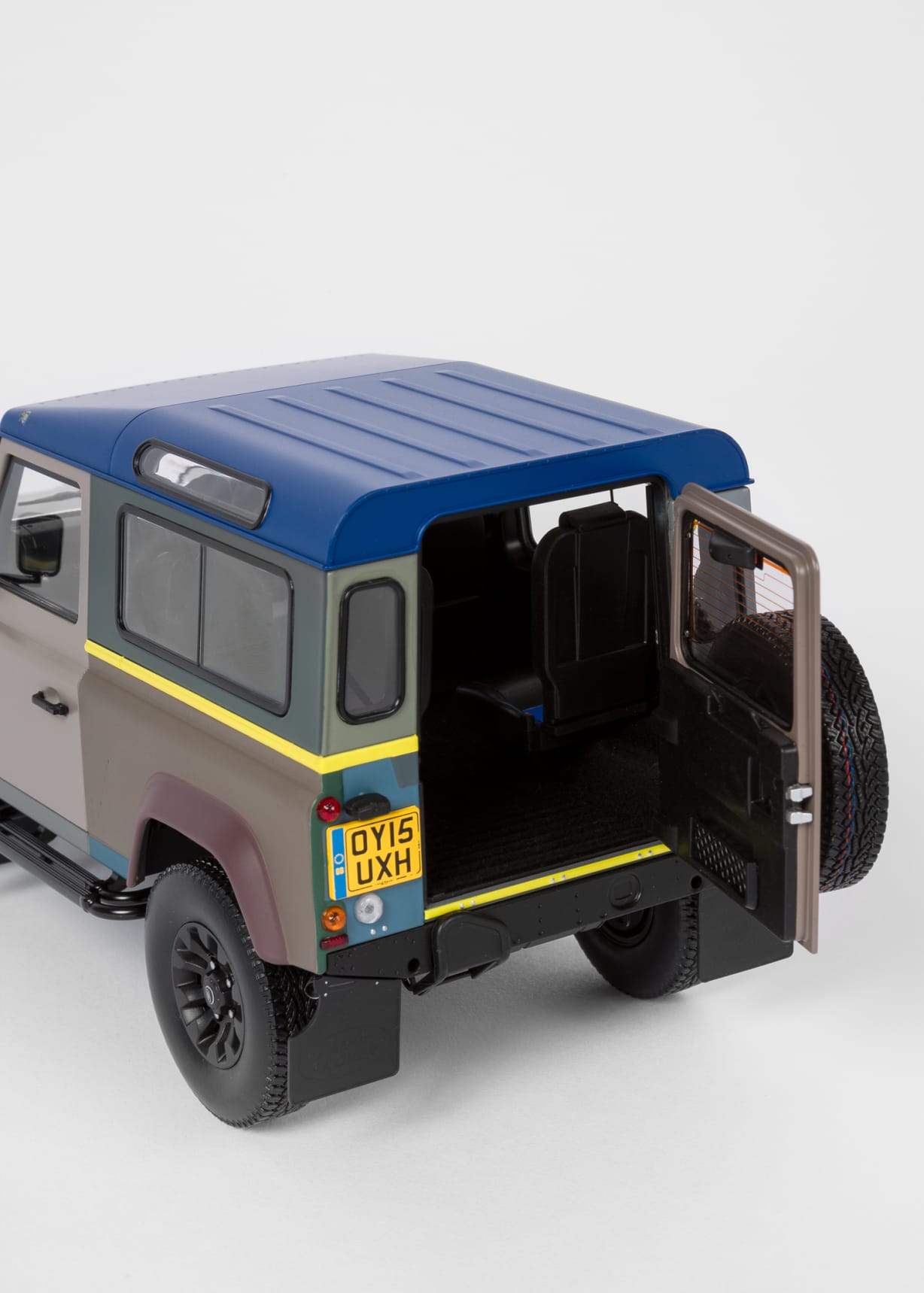 Paul Smith + Land Rover - Defender 90 1:18 Die Cast Metal