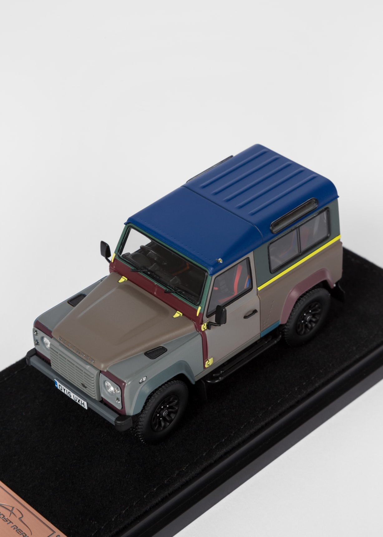 Paul Smith + Land Rover - Defender 90 1:43 Die Cast Metal
