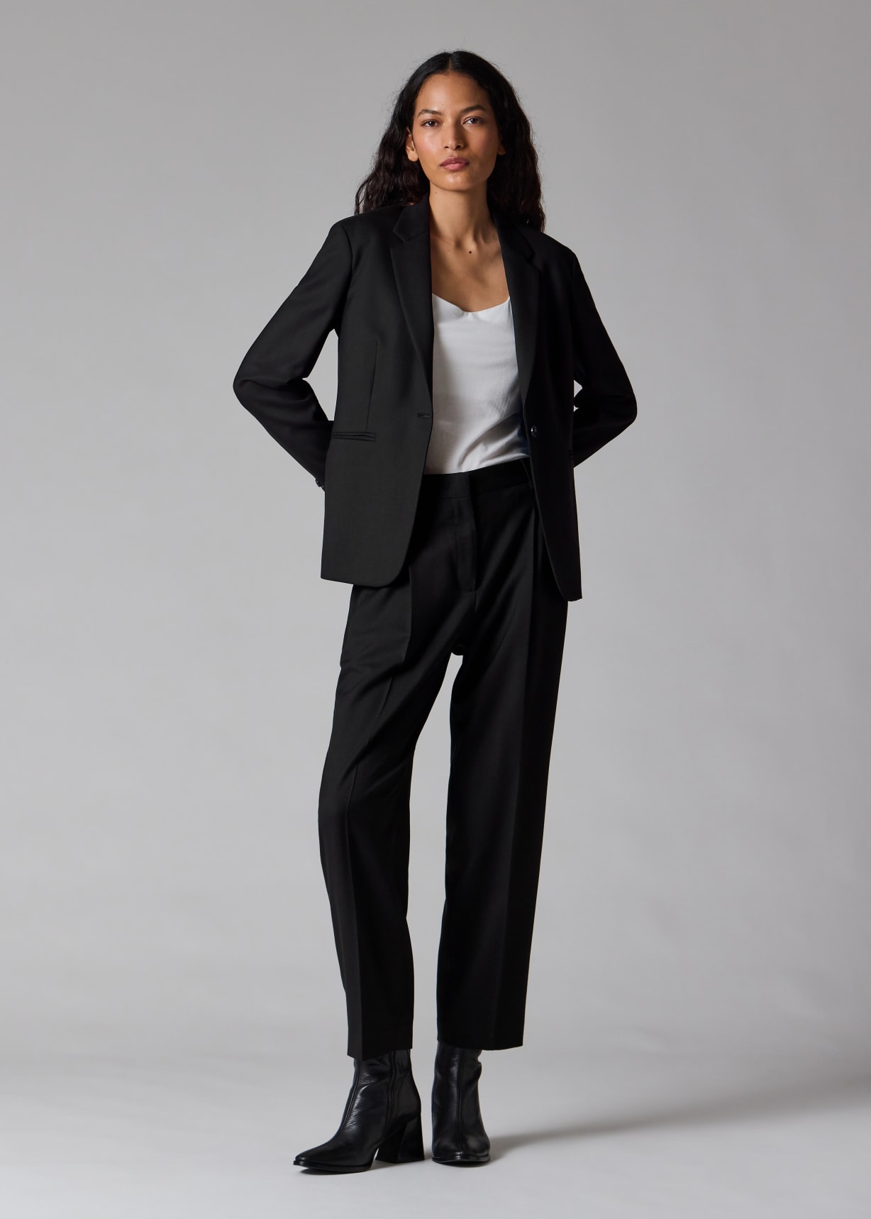 【タグ付き】paul smith セットアップスーツレディース黒無地M A Suit To Travel In - Women's Black One-Button Wool Blazer