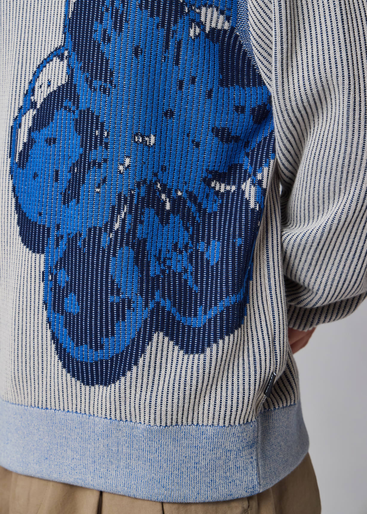 PS Paul Smith 花柄刺繍ニット Men's Grey and Blue 'Zine Floral' Cotton Sweater