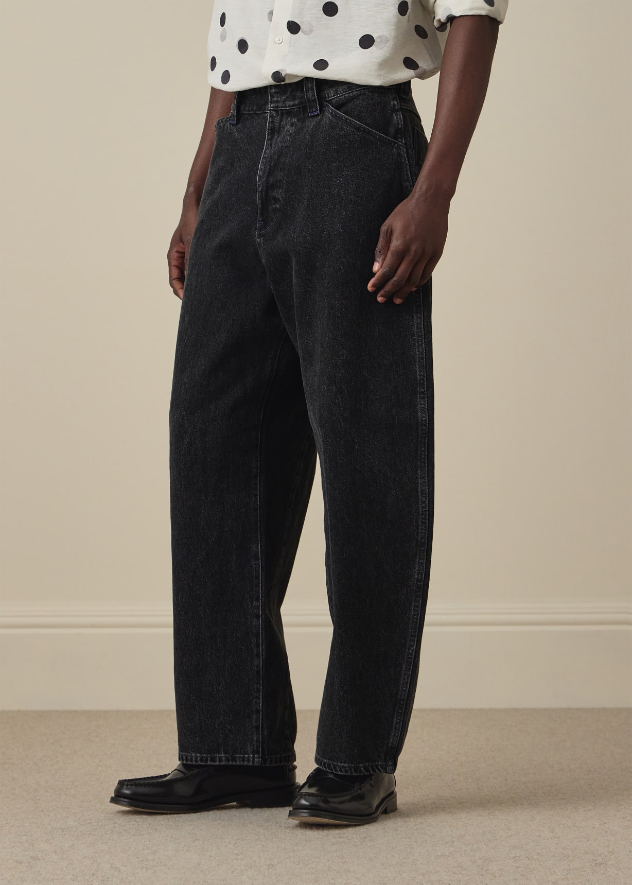 Men's Relaxed-Fit Dark-Wash Black Jeans