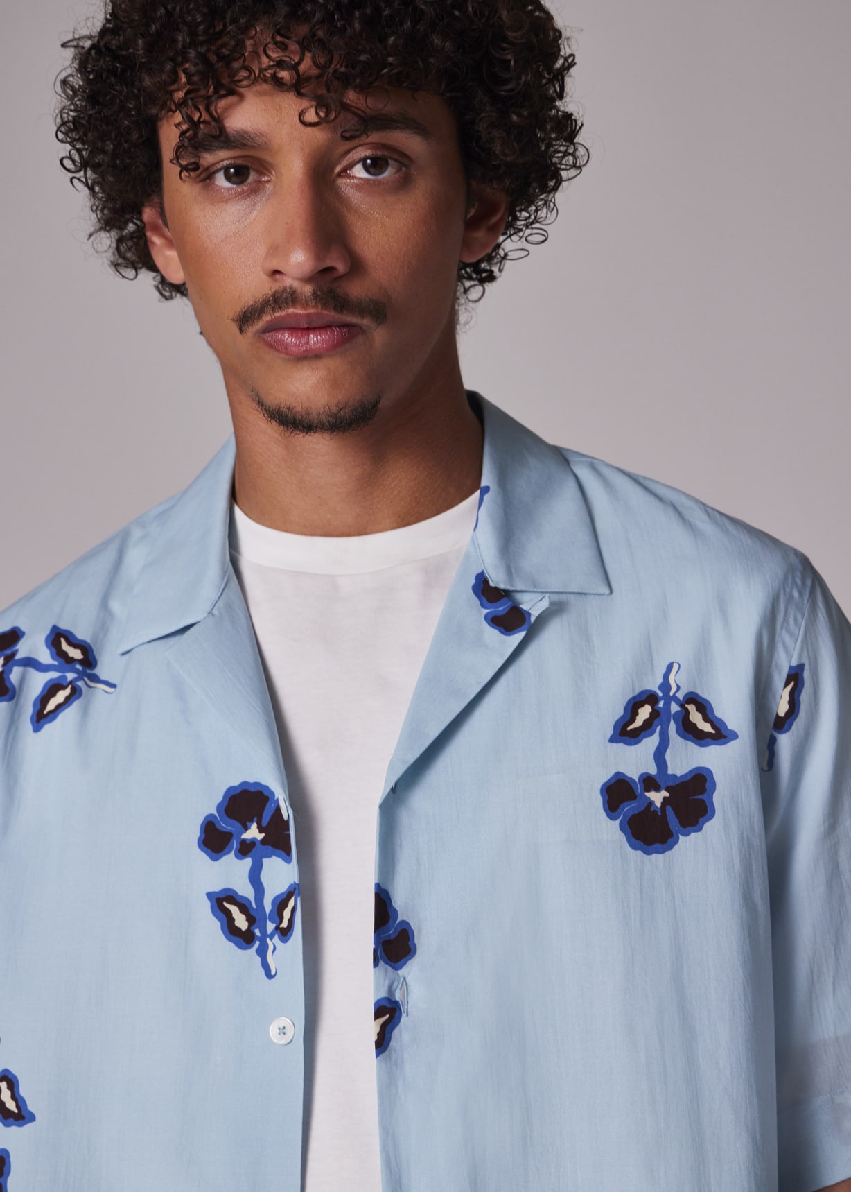 Men's Light Blue Cotton-Lyocell 'Tri Flower' Short-Sleeve Shirt