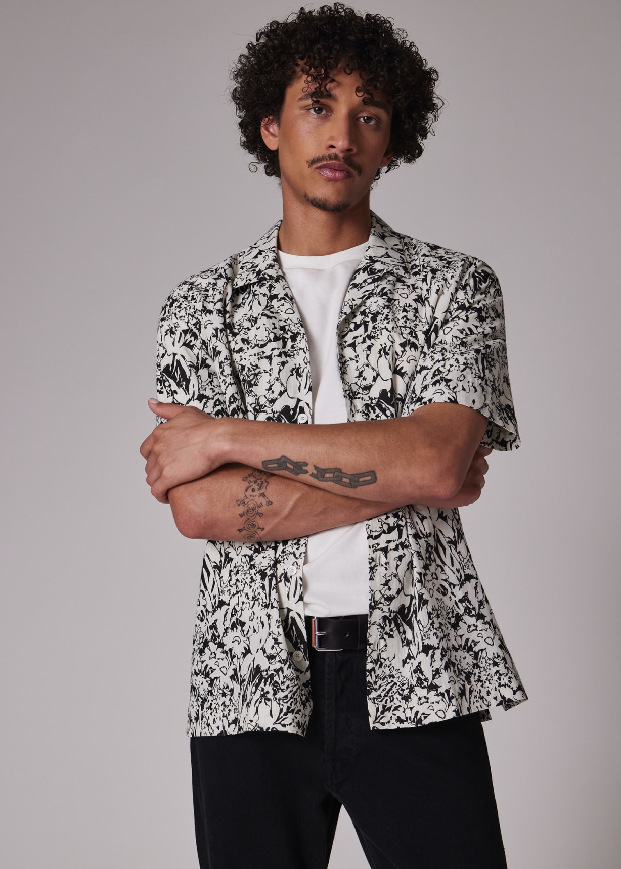 Men's Regular-Fit Black And White 'Avant Garden' Print Short