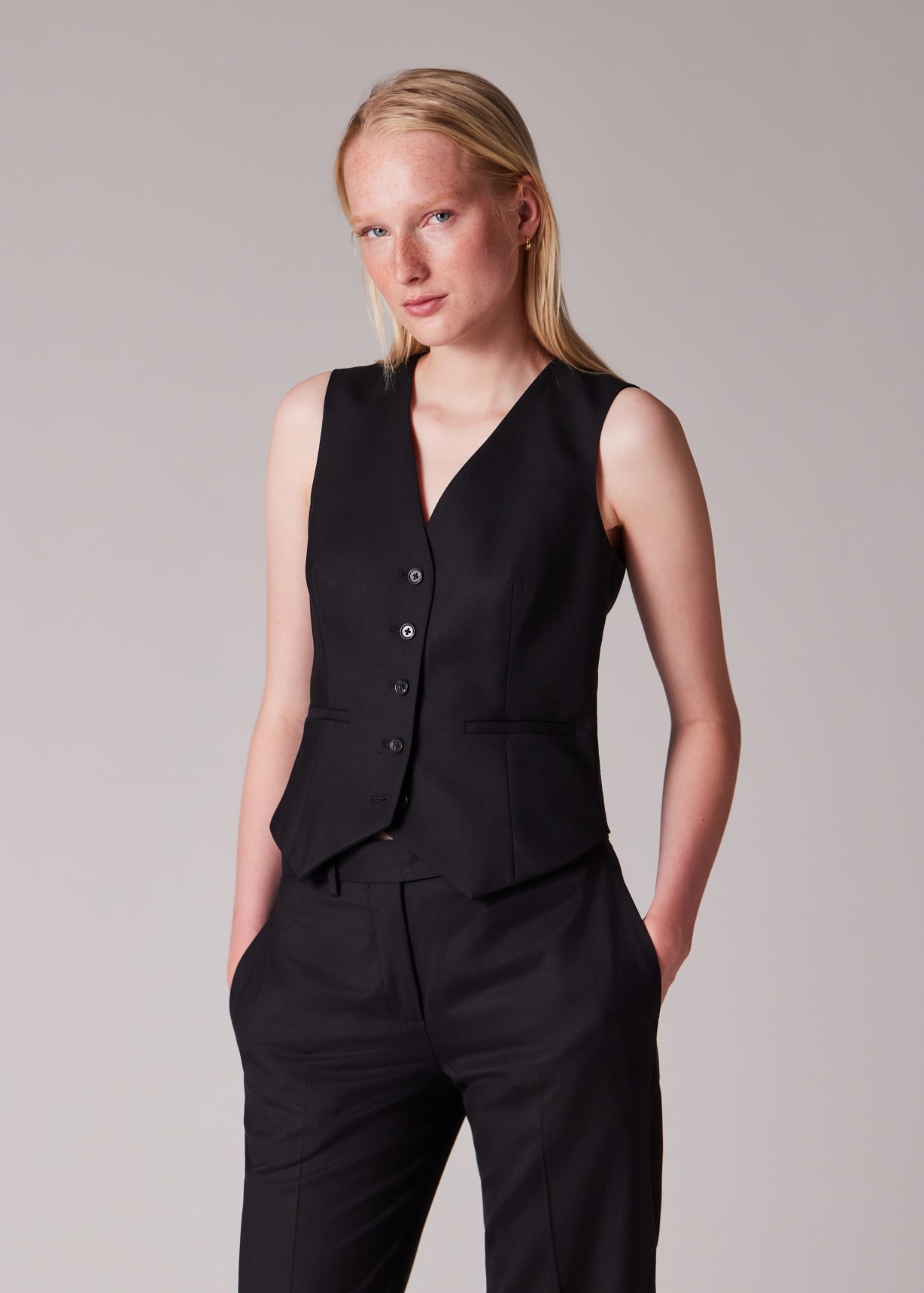 Women's Tailored-Fit Black Wool Travel Waistcoat