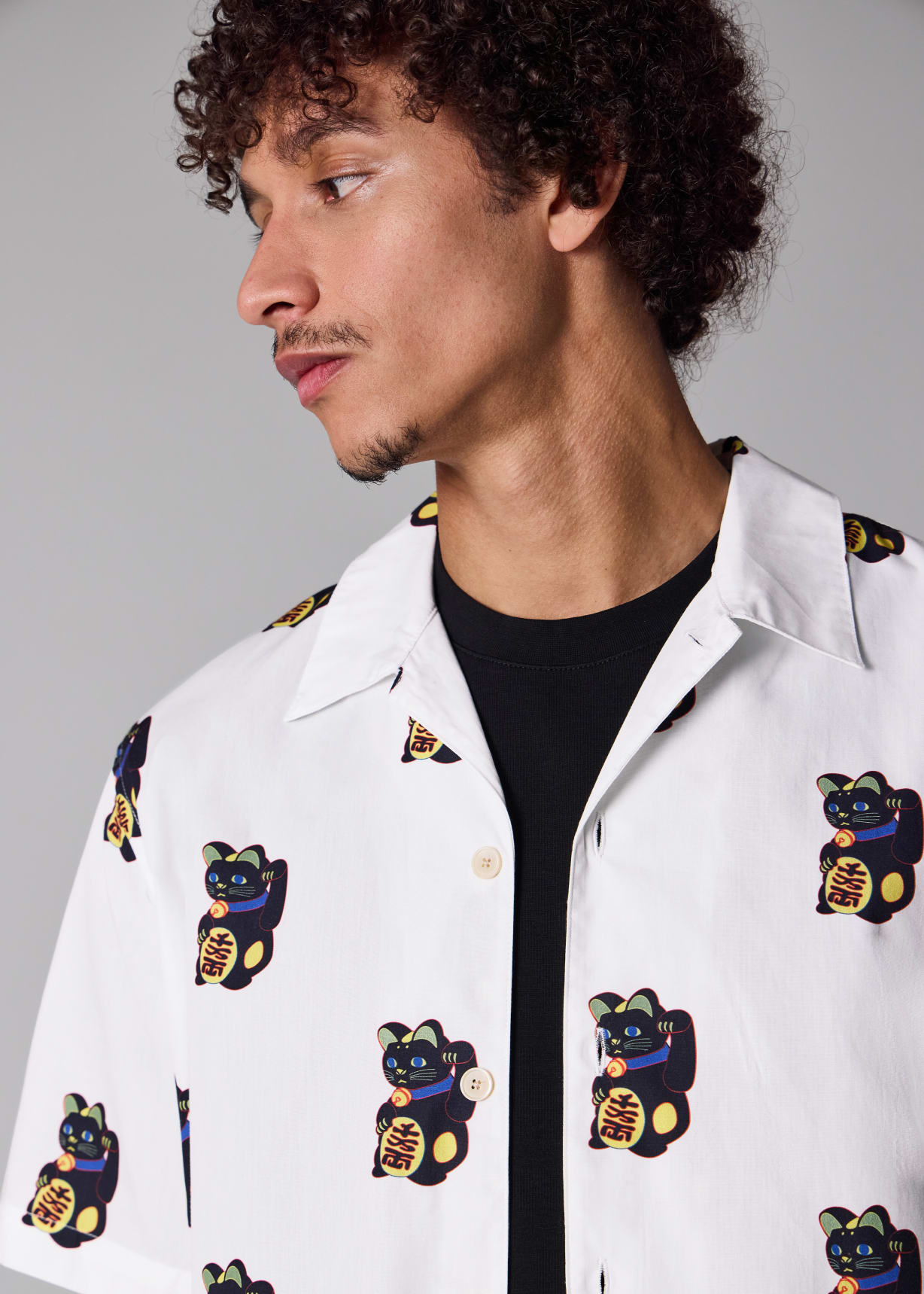 Men's White 'Lucky Cat' Print Short-Sleeve Shirt