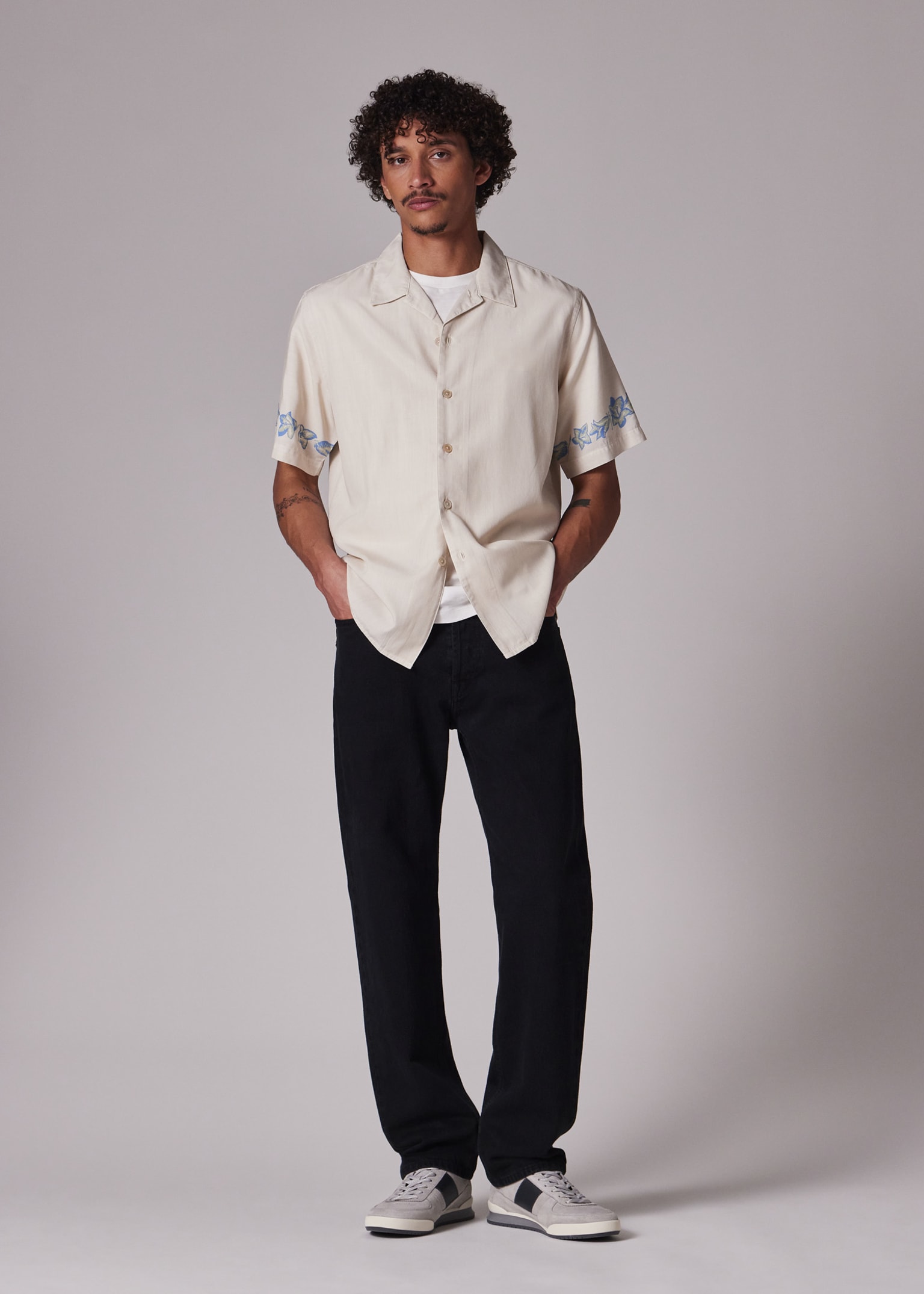 Paul Smith｜ (M2R 220X PP5120 02) Men's Ecru Lyocell-Cotton Floral Trim Short-Sleeve Shirt