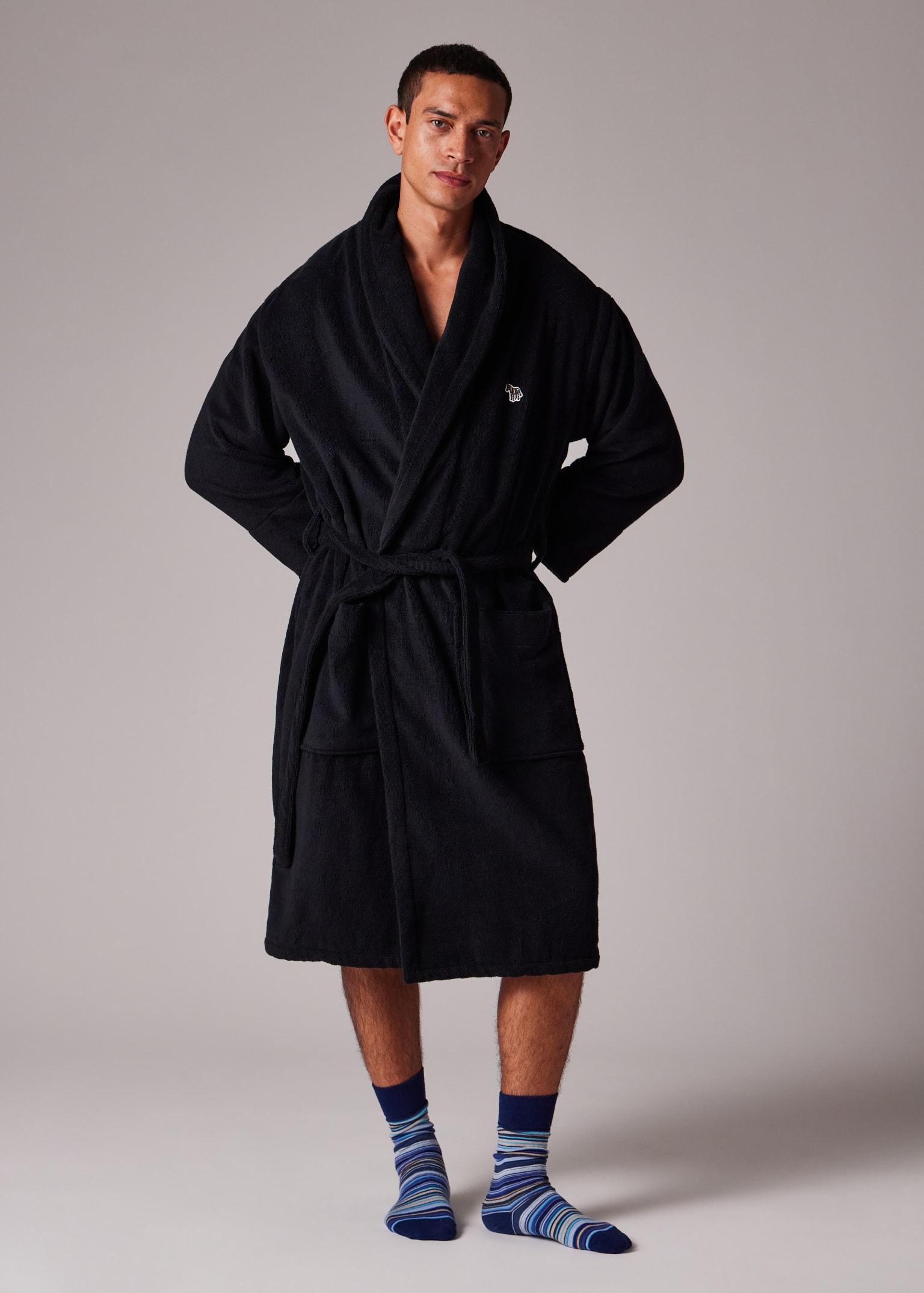 black dressing robe Women's Cloud Dressing Gown In Black In Size M/L - Nightwear main image 0