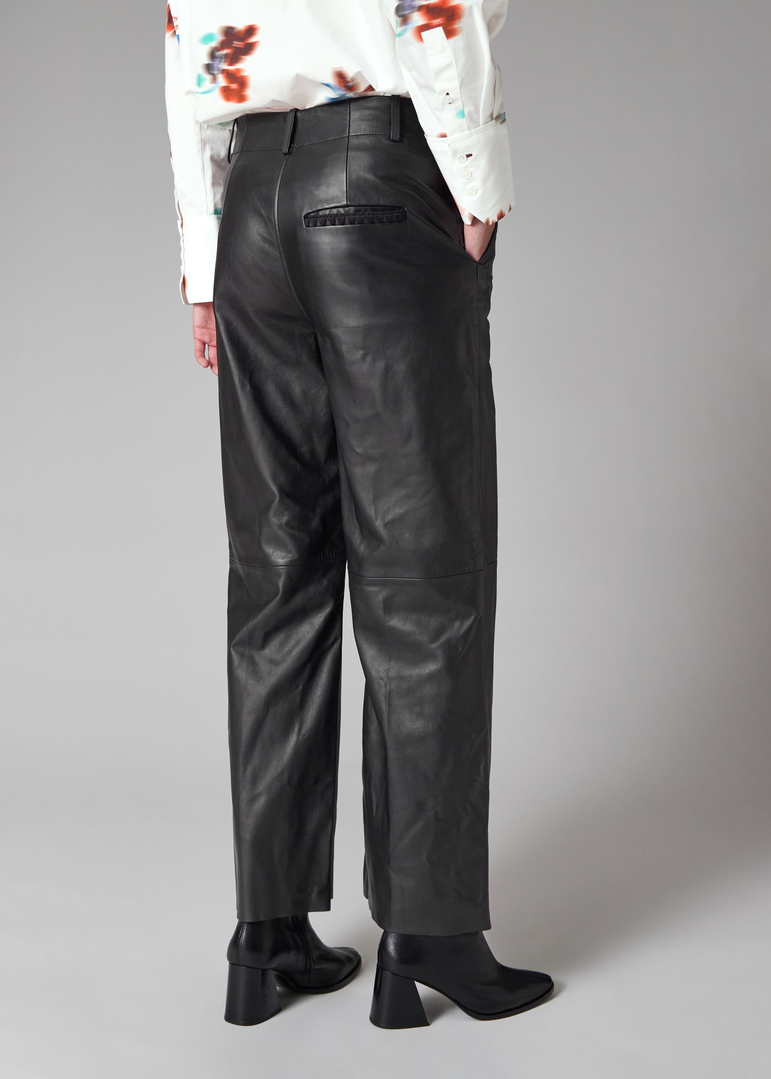 パンツ PAUL SMITH / cow leather pants Women's Black Leather Straight-Leg Trousers