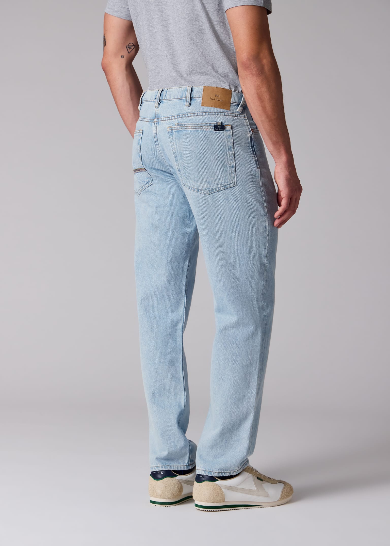 Men's Relaxed Tapered-Fit Light Wash Recycled Cotton-Blend Jeans
