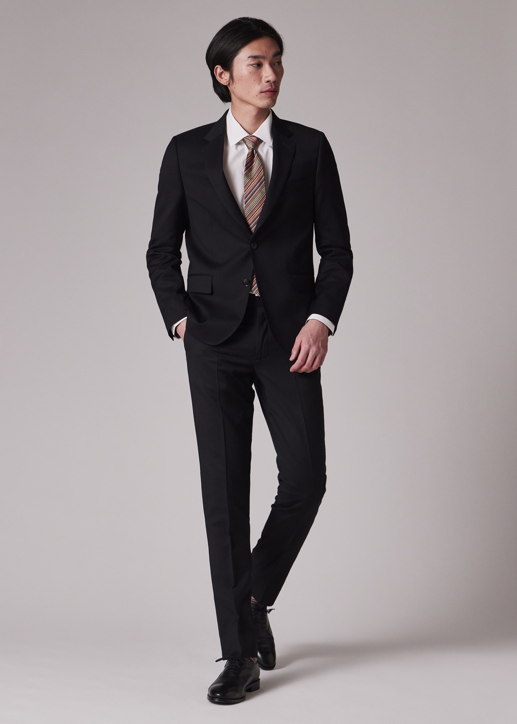 【新作からSALEアイテム等お得な商品満載】 Men's Tailored-Fit Black Wool Twill Two-Button Suit スーツ