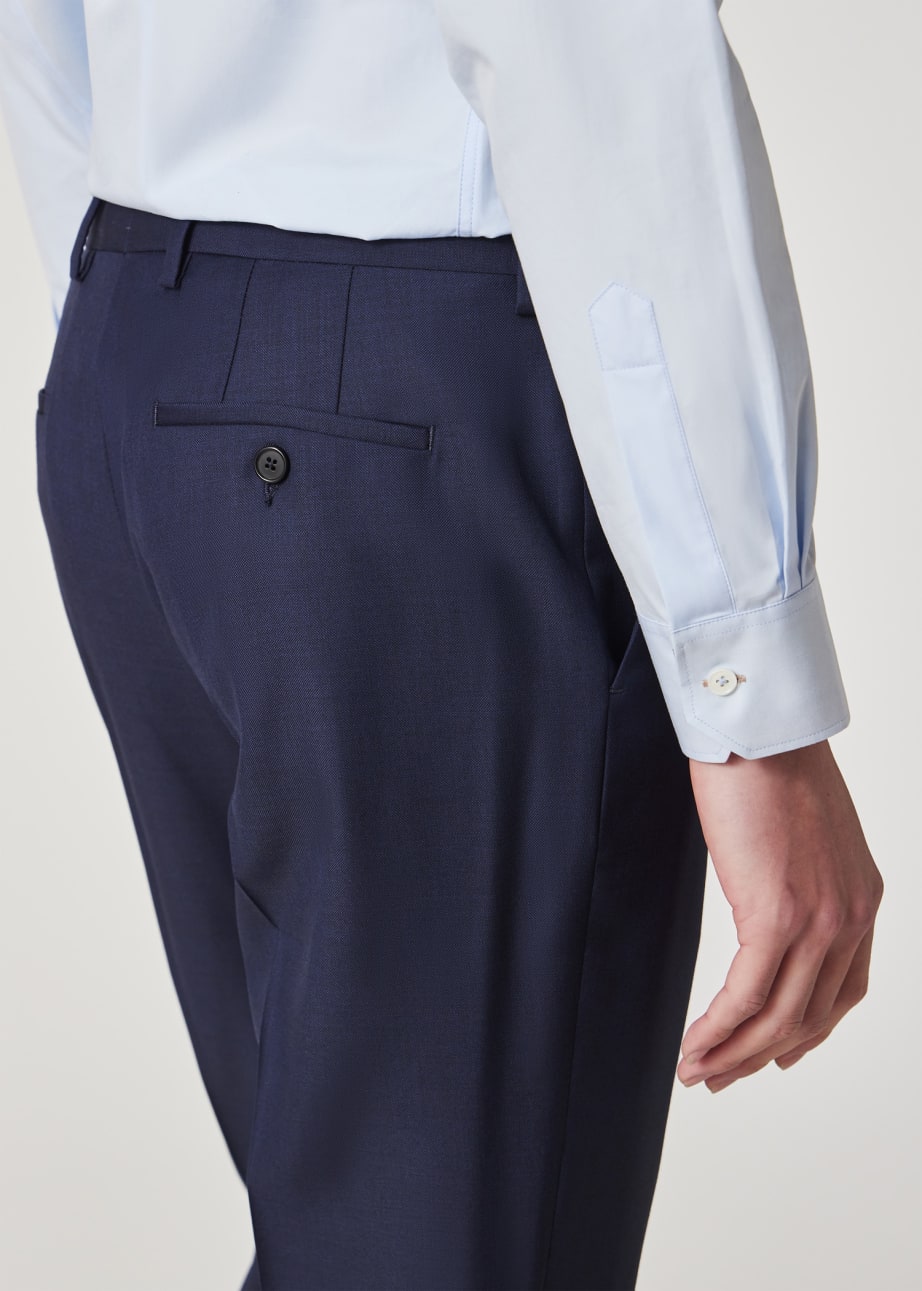 い出のひと時に、とびきりのおしゃれを！ The Soho Suit Sharkskin Navy Tailored-Fit - スーツ