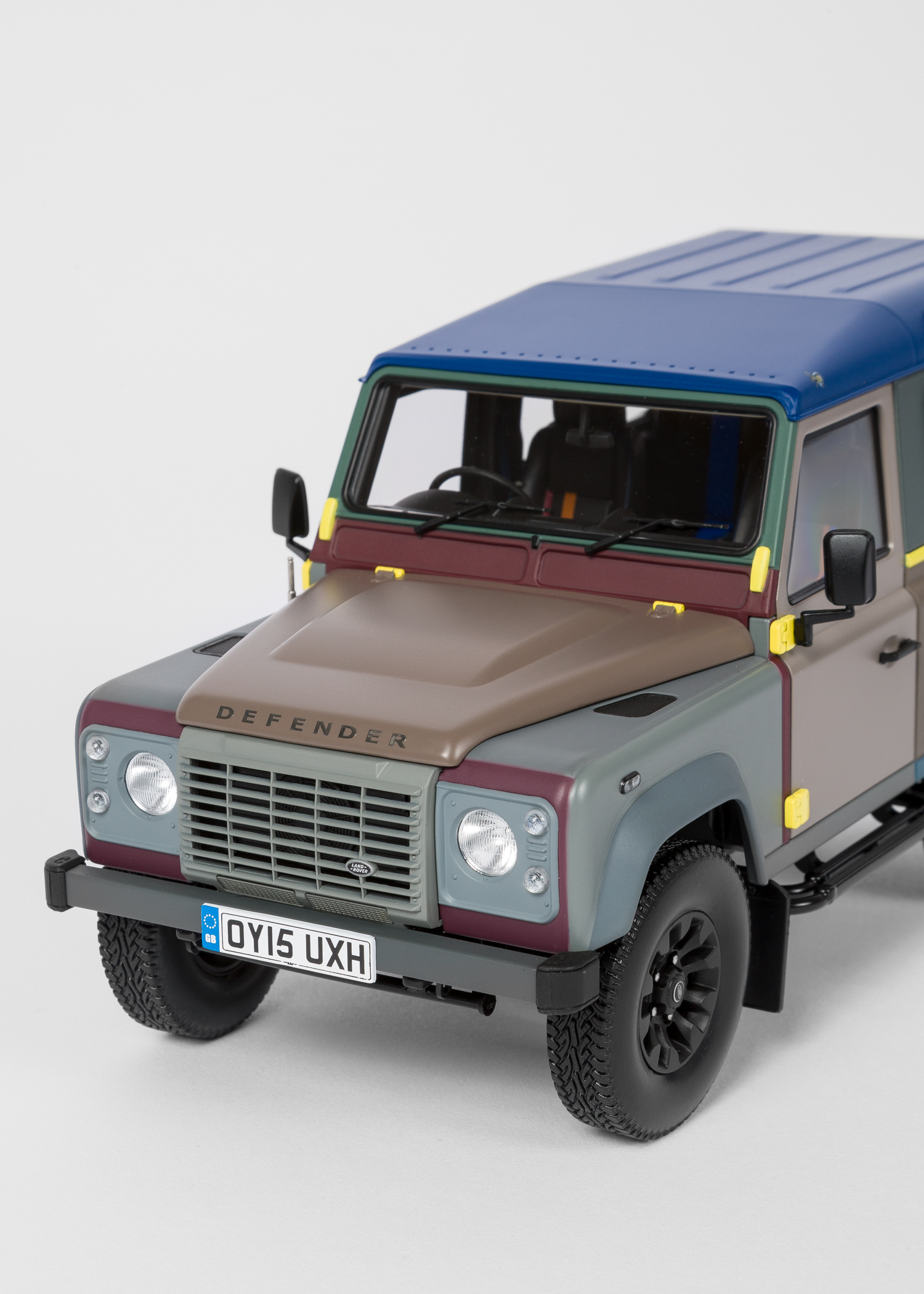 Paul Smith + Land Rover - Defender 90 1:43 Die Cast Metal