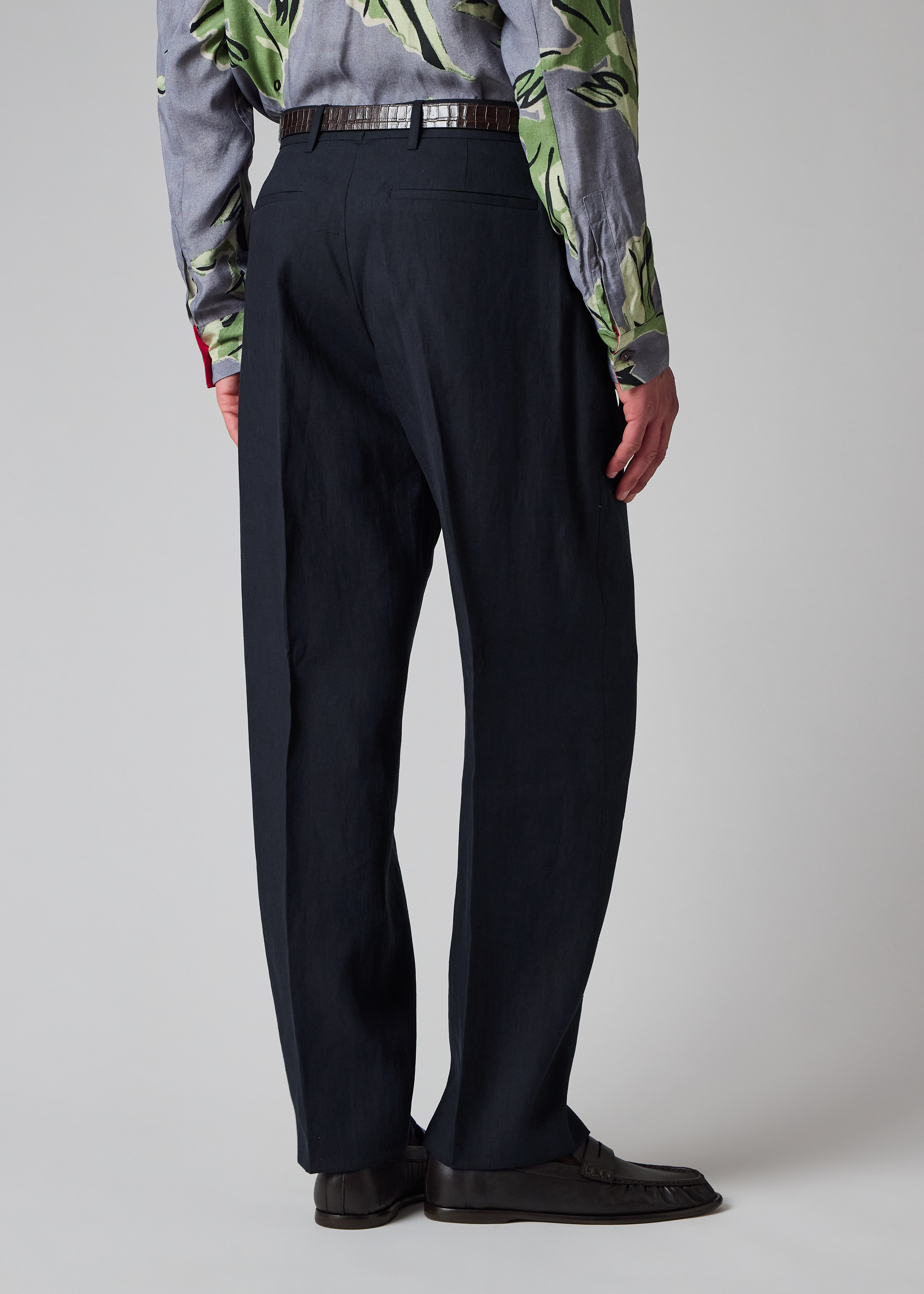 Relaxed-Fit Dark Navy Linen Trousers thumbnail 4