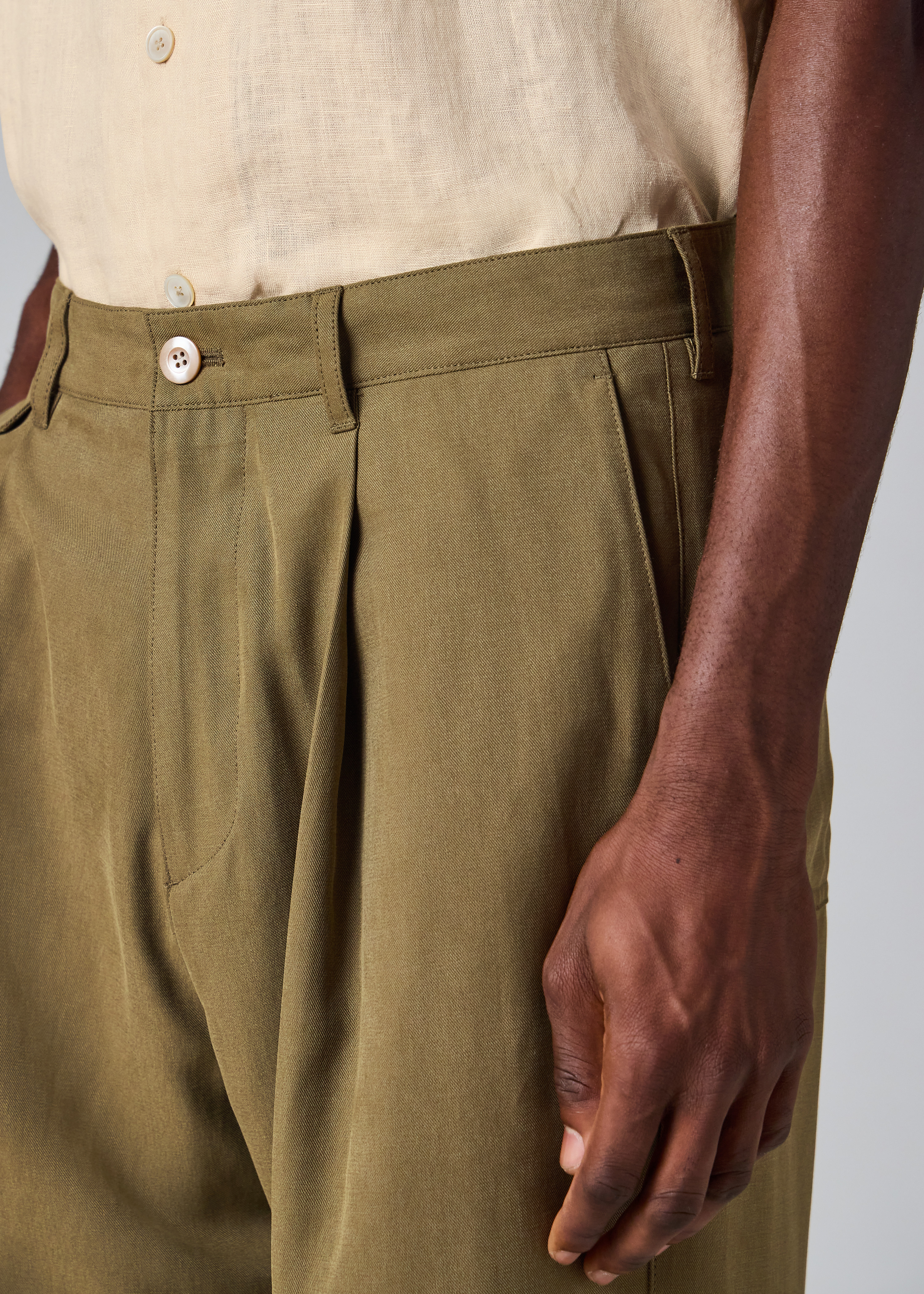 Relaxed-Fit Khaki Pleated Lyocell Trousers thumbnail 6