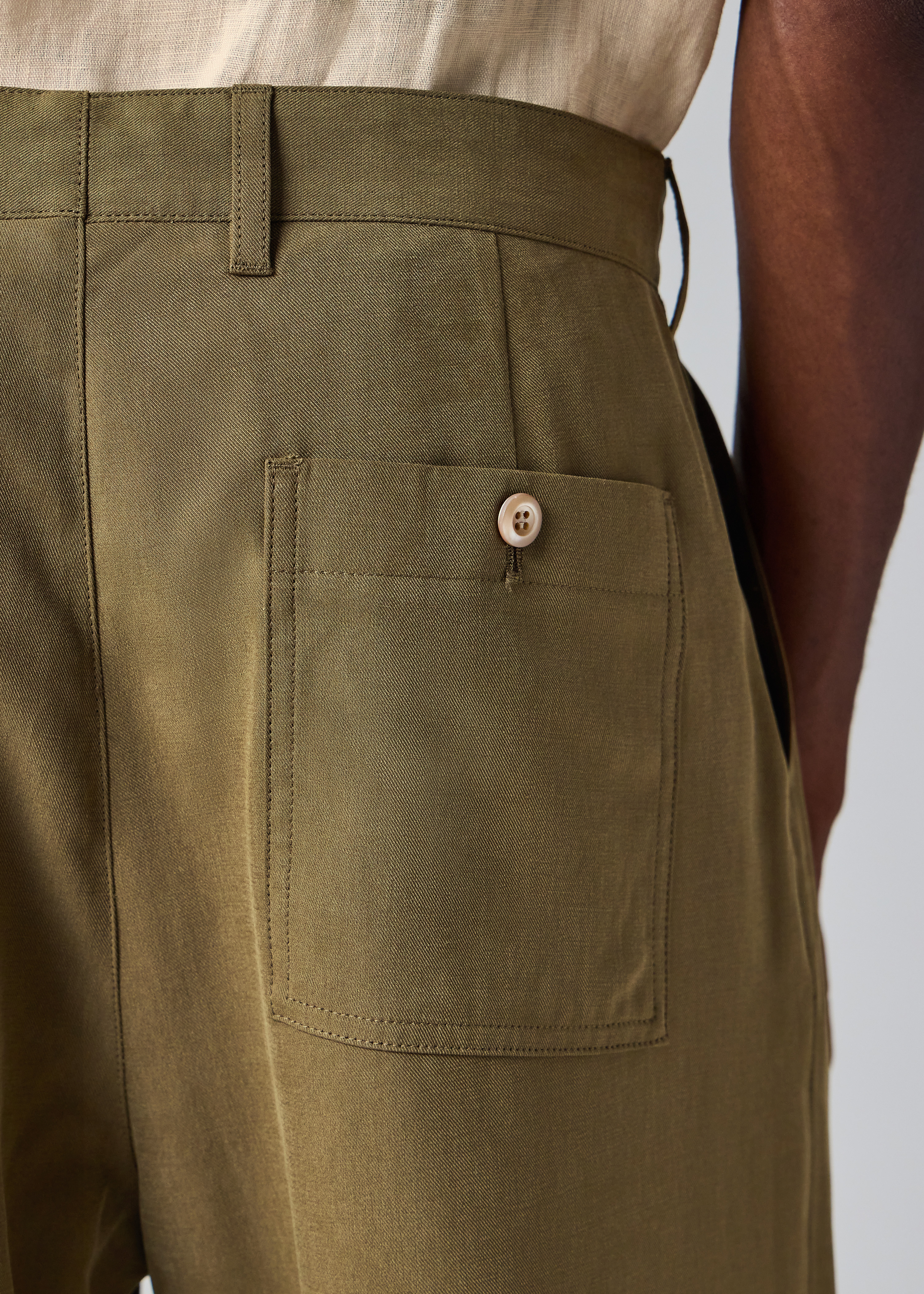 Relaxed-Fit Khaki Pleated Lyocell Trousers thumbnail 10