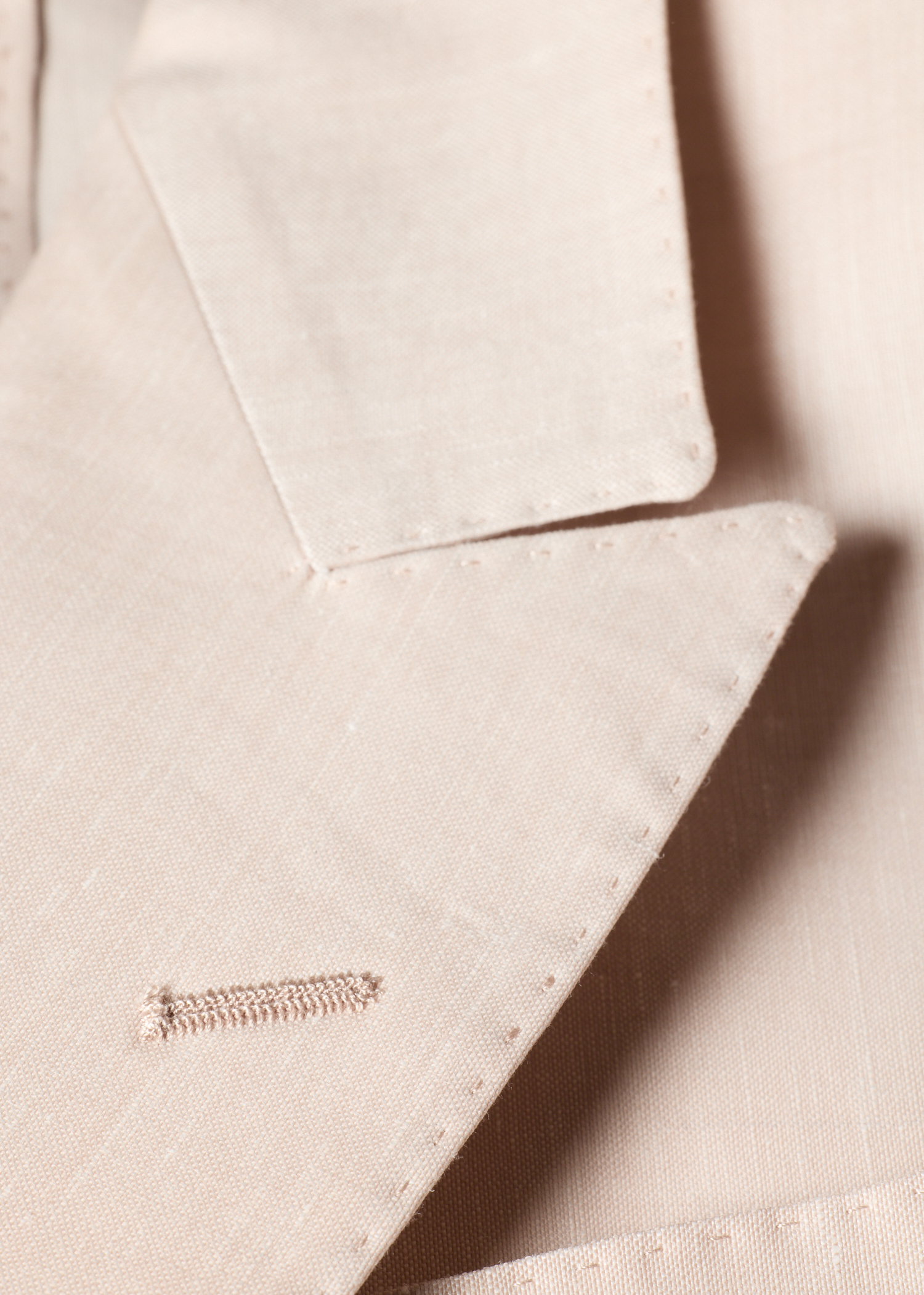 Ivory Linen and Tropical Wool-Blend Two-Piece Suit thumbnail 10