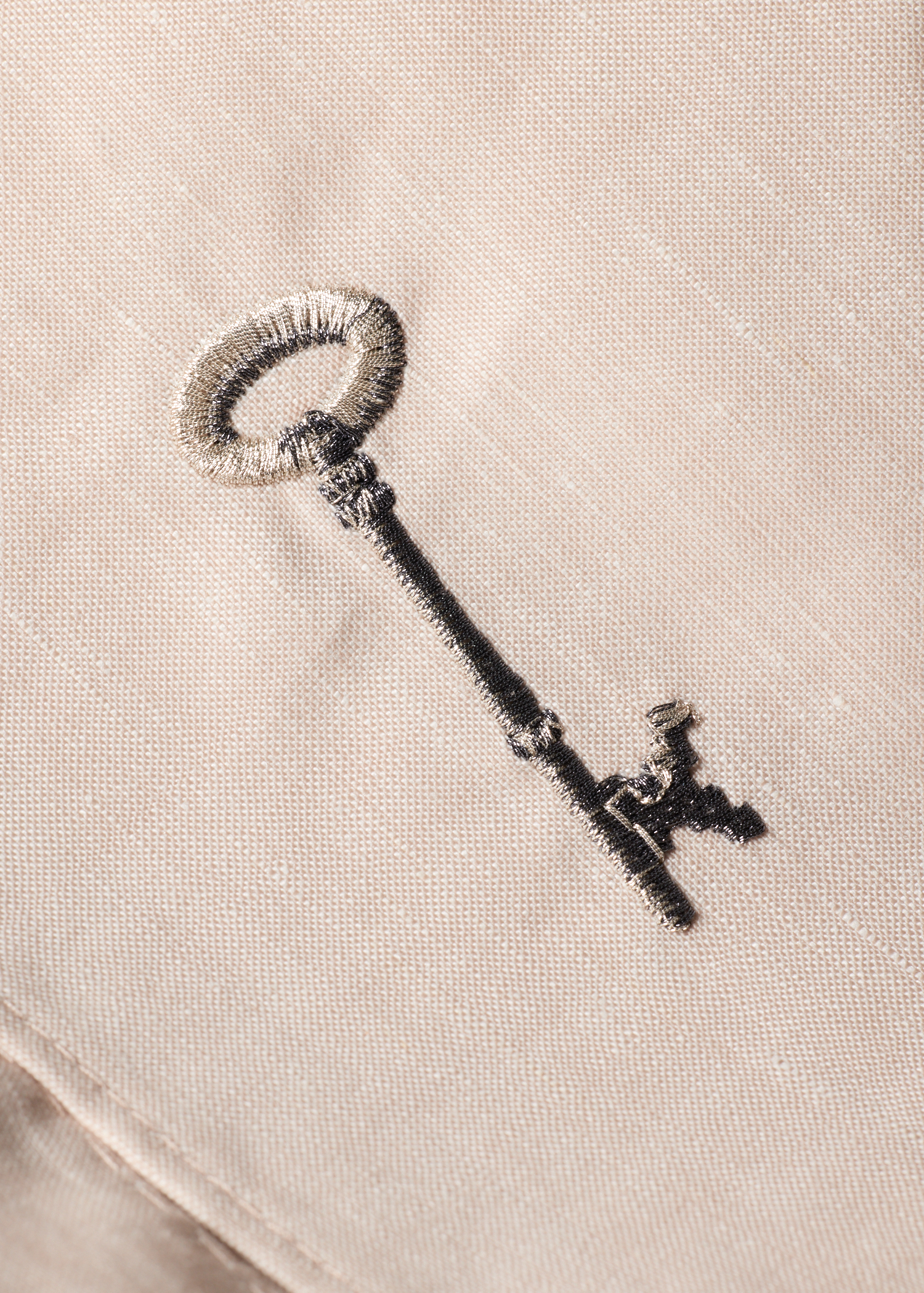 Ivory Linen and Tropical Wool-Blend Two-Piece Suit thumbnail 3