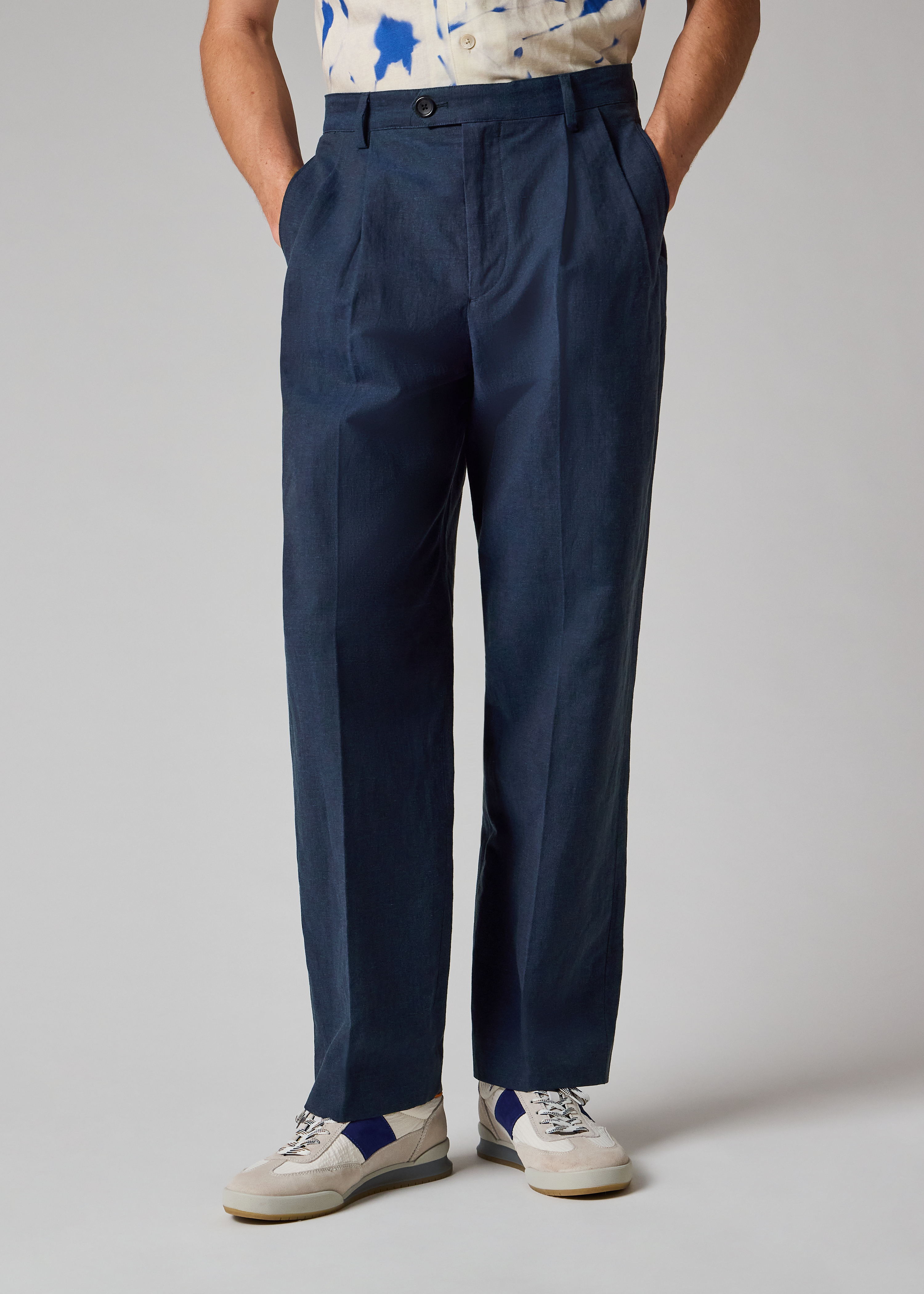 Relaxed-Fit Navy Linen-Blend Pleated Trousers thumbnail 2