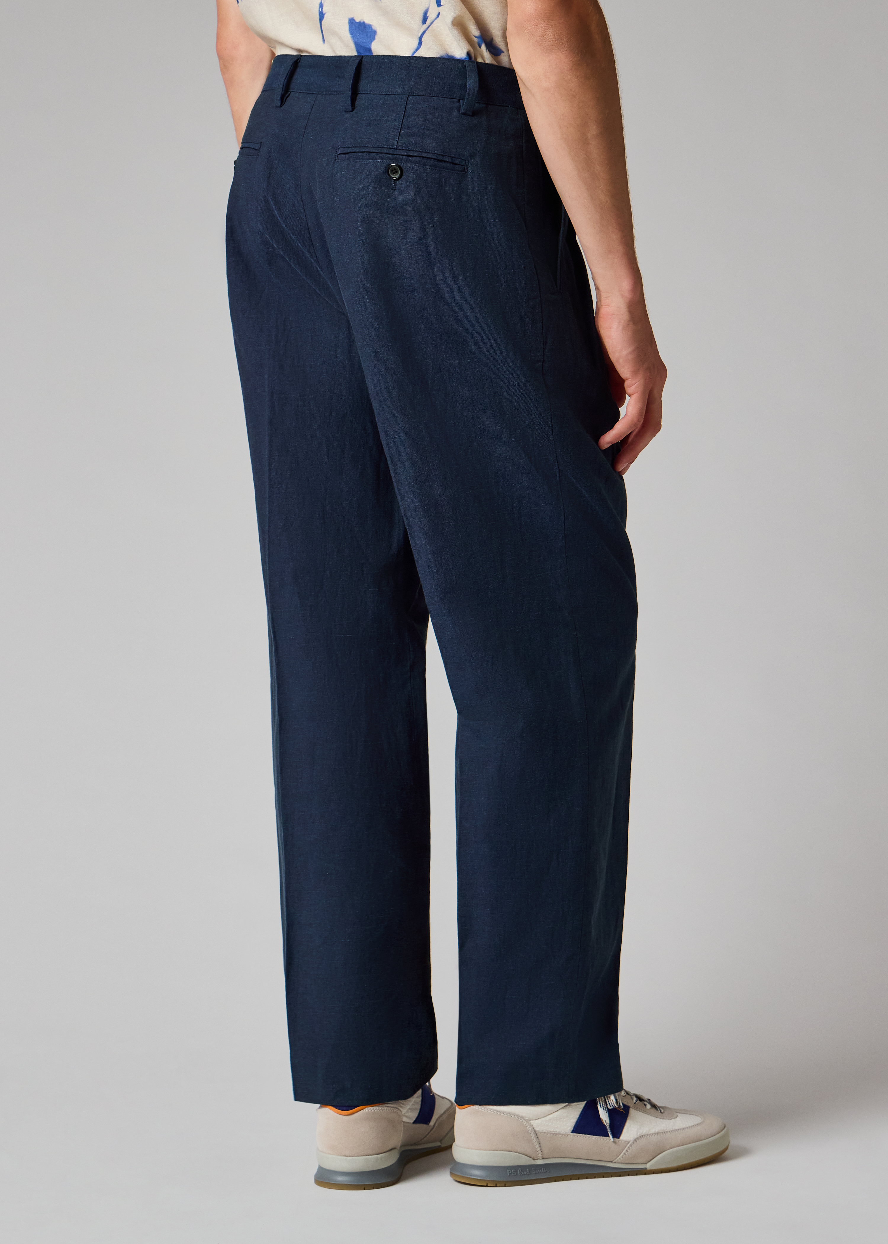 Relaxed-Fit Navy Linen-Blend Pleated Trousers thumbnail 4