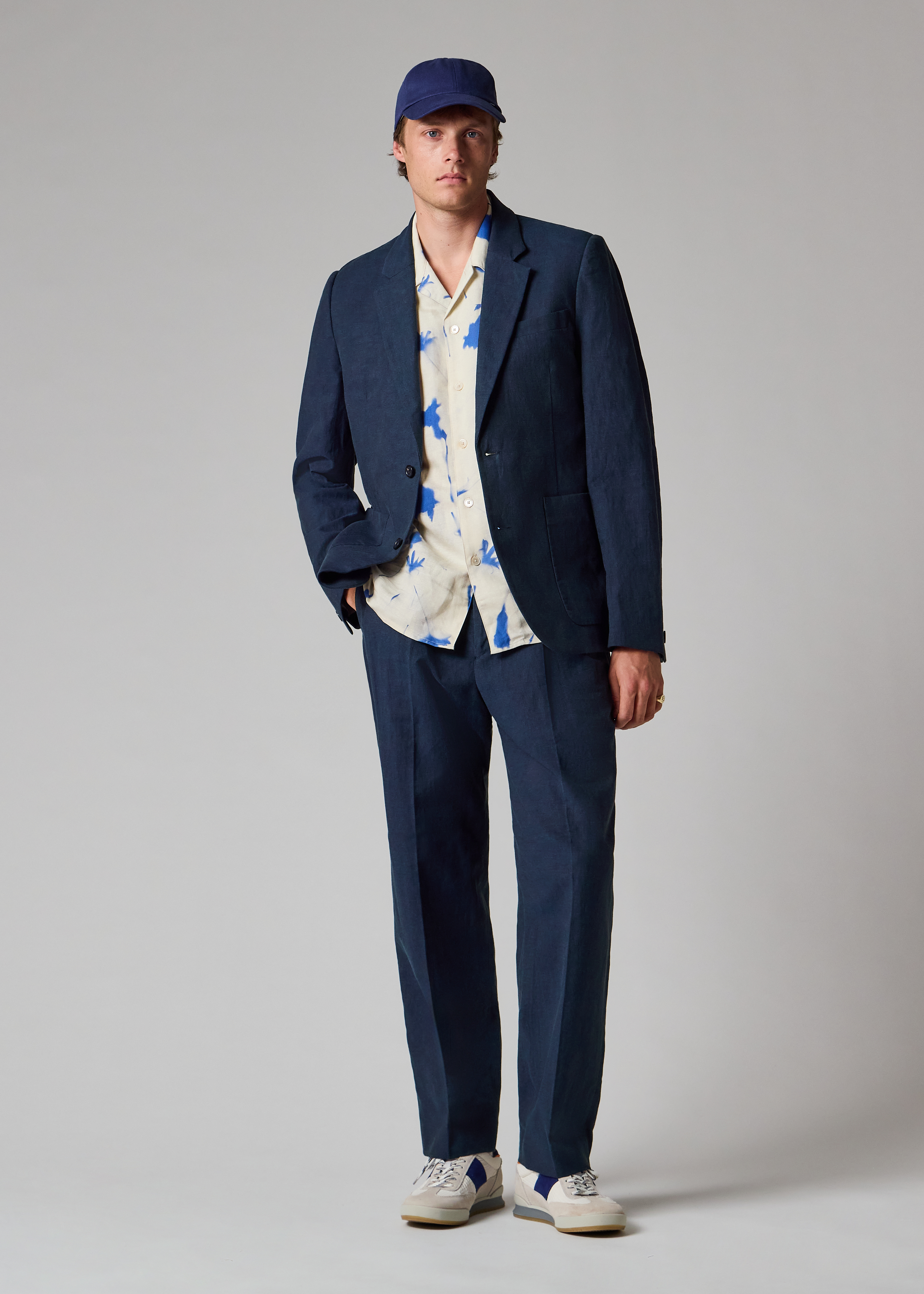 Relaxed-Fit Navy Linen-Blend Pleated Trousers thumbnail 6