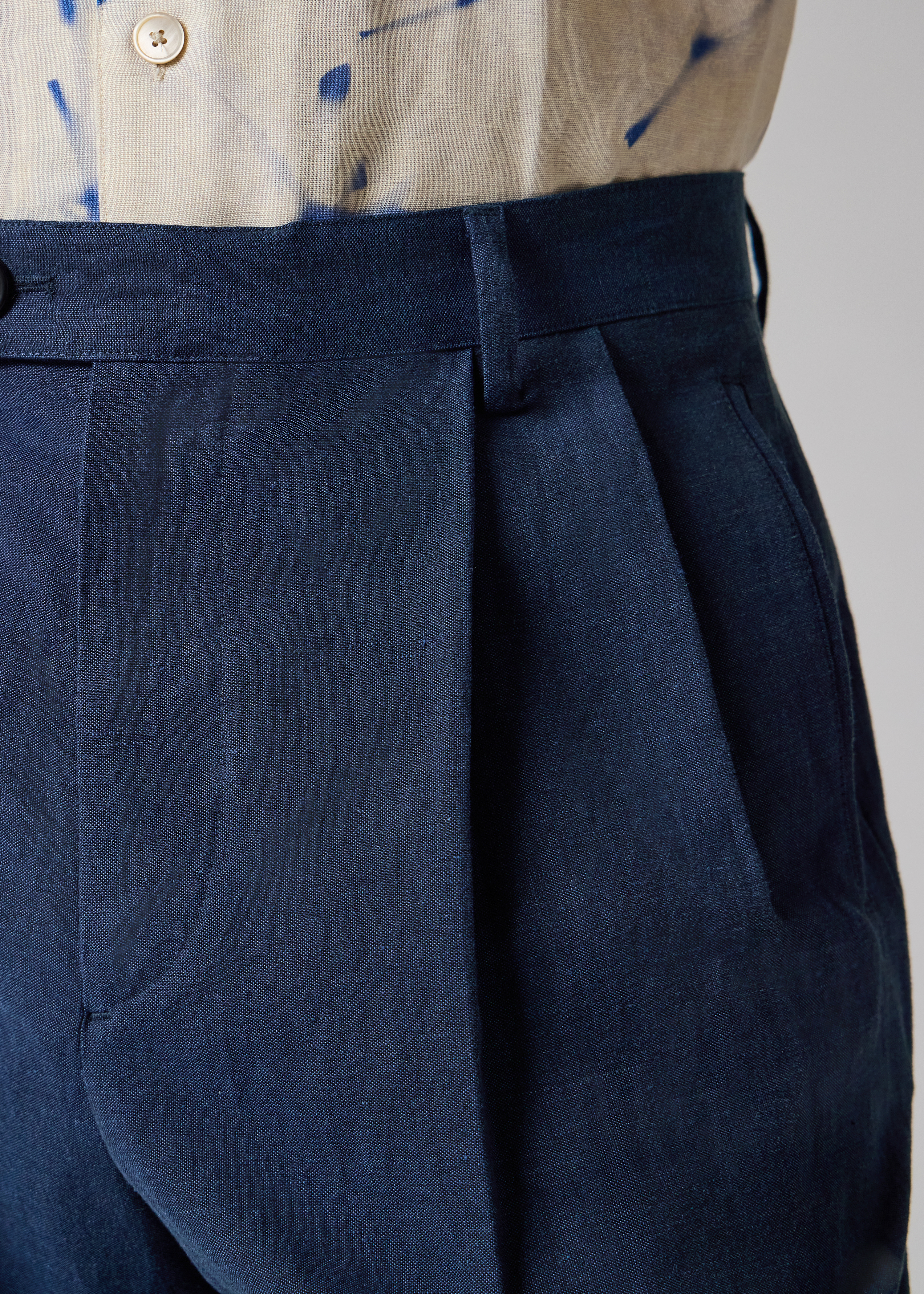 Relaxed-Fit Navy Linen-Blend Pleated Trousers thumbnail 3