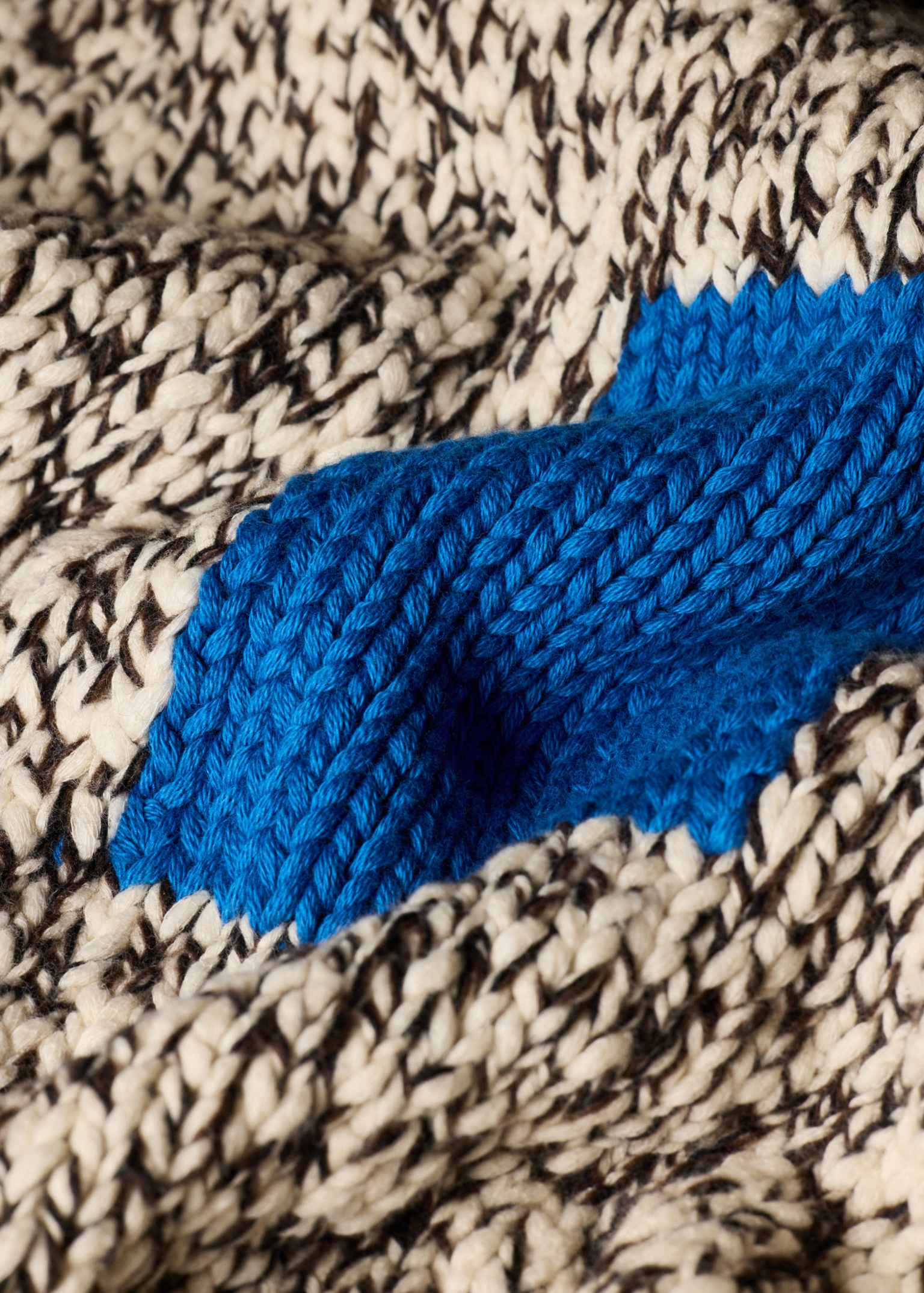 PAUL SMITH ニット Women's Black and White Chunky Knit with Cobalt Blue Faux Pocket