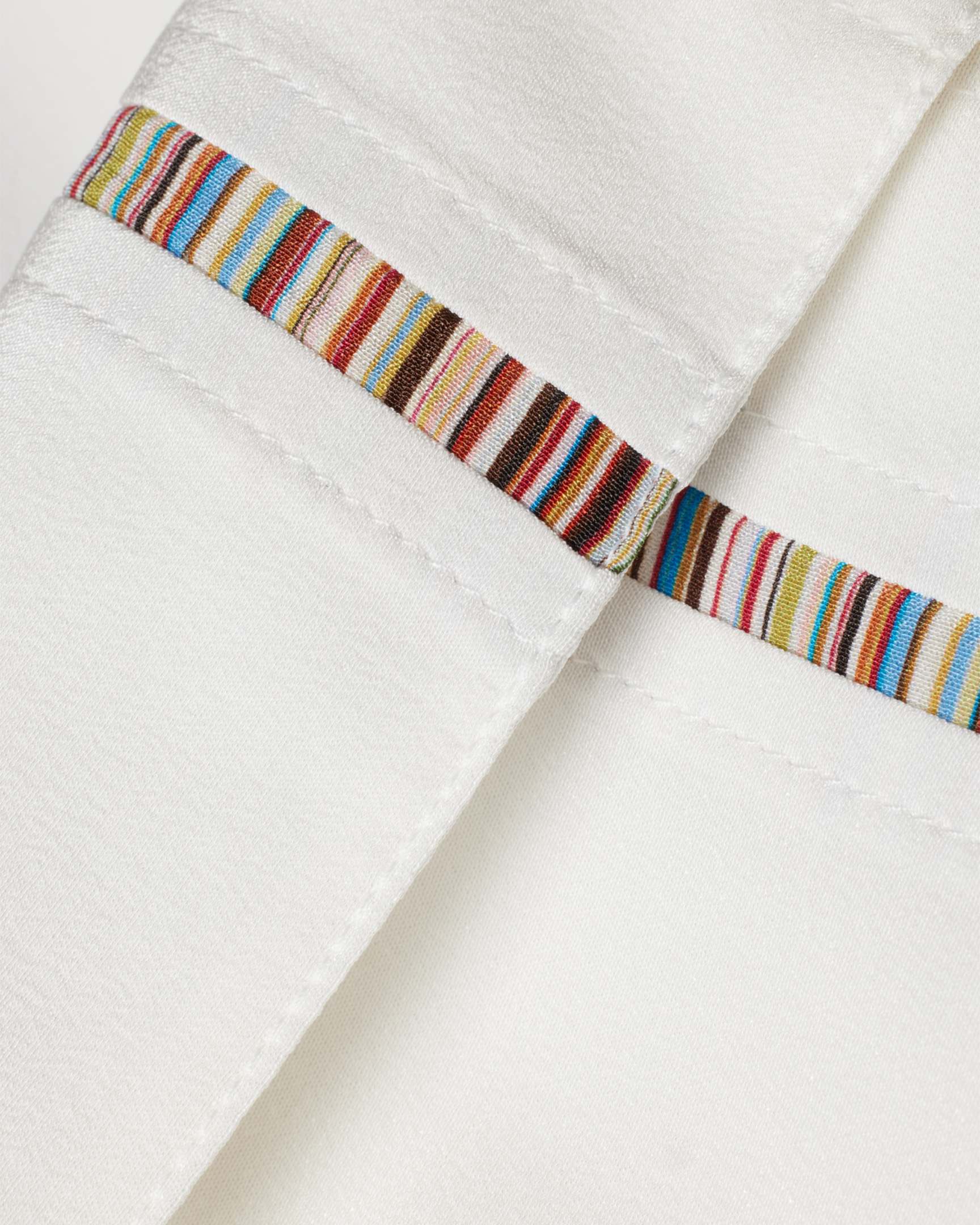 Topstitch detail white shirt